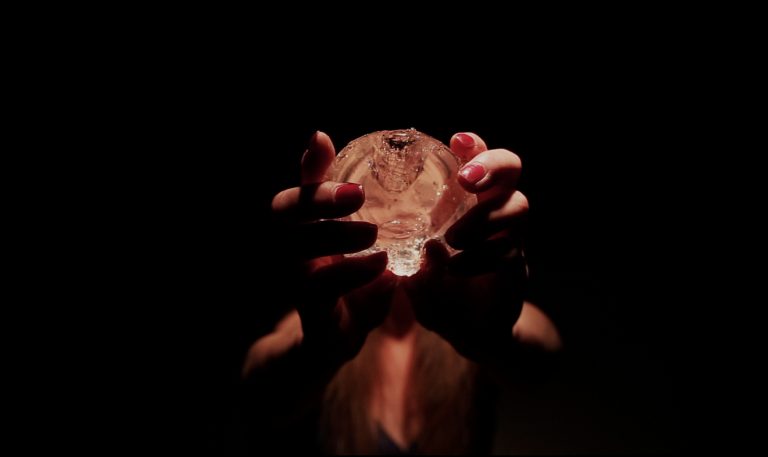Vierailuesitys: Only Bones v1.3. Sipola11-taidehallissa sunnuntaina 21.2.2021 klo 18.00